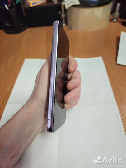 Samsung Galaxy S22, 8/256 ГБ