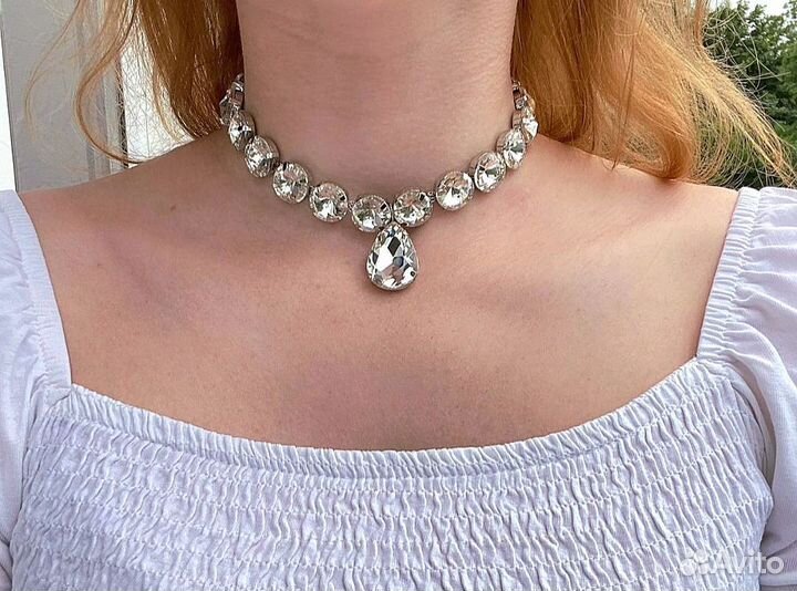 Ожерелье под шею с крупными стразами бижутерия