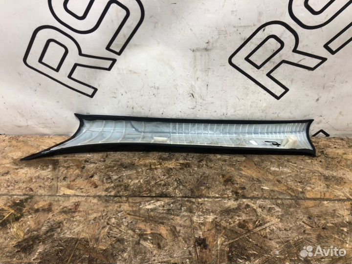 Обшивка стойки кузова передняя правая