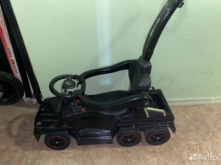 Машинка каталка с ручкой