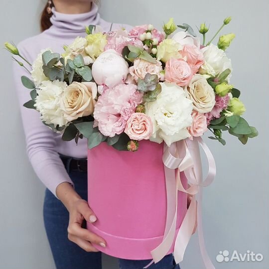 Цветы в коробке с доставкой