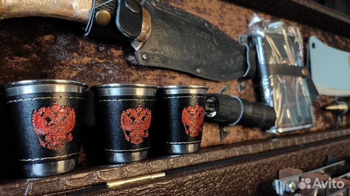 Подарочный набор шампуров в чемодане