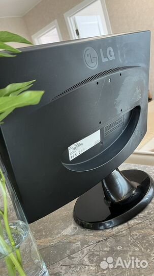 Монитор для компьютера LG 19