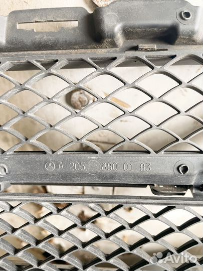 Решетка радиатора Mercedes C180 w205 2015г