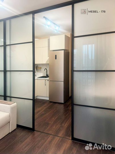 Перегородка раздвижная из матового стекла