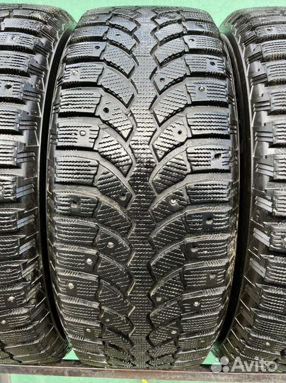 Bridgestone Blizzak Spike-01 215/60 R16 95T