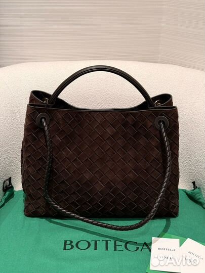 Сумка Bottega Veneta Andiamo в наличии