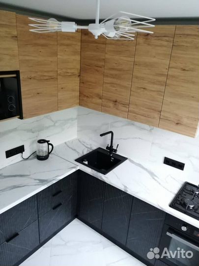 Современный кухонный гарнитур