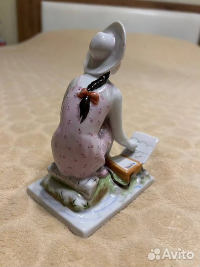 Фарфоровая статуэтка «На этюдах», лфз