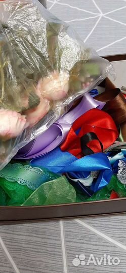 Пуговицы, ленты много