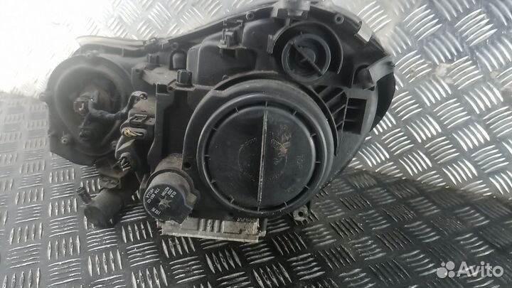 Фара правая mercedes benz E-class W211 2002