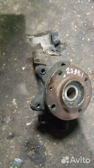 Кулак поворотный левый Xsara Picasso