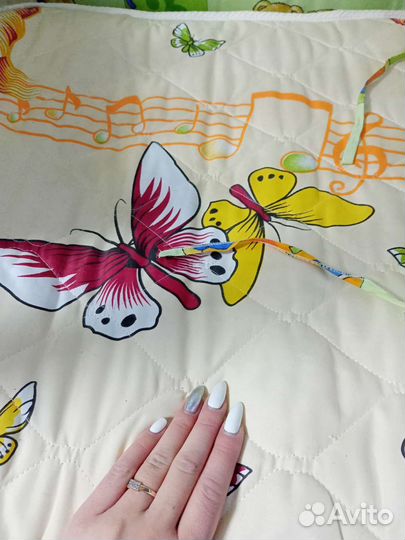 Детская кроватка с маятником