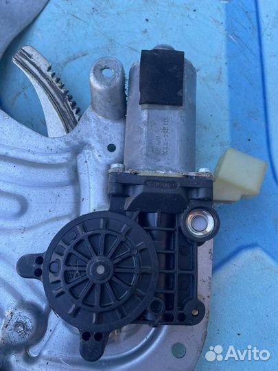 Стеклоподъемник передний правый 30762639