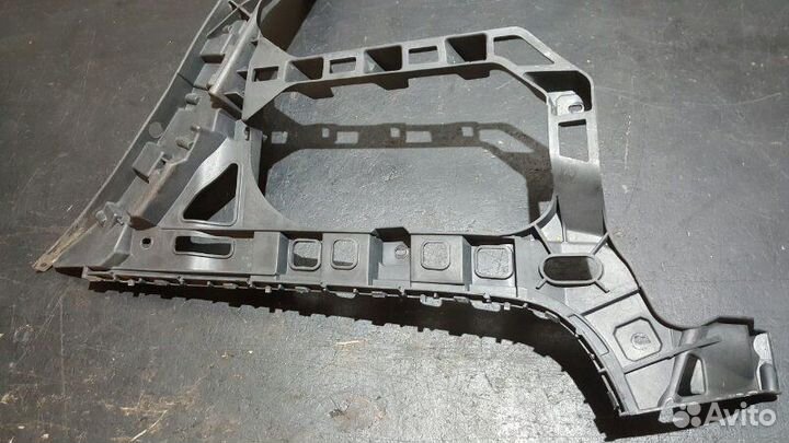 Кронштейн бампера задний правый Volkswagen Passat