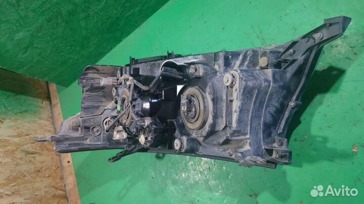 Фара передняя правая Toyota LC200