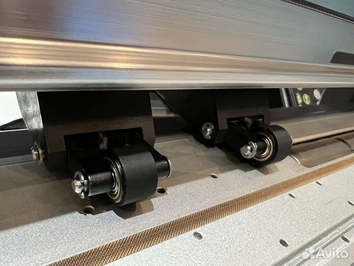 Прижимные ролики для режущего плоттера