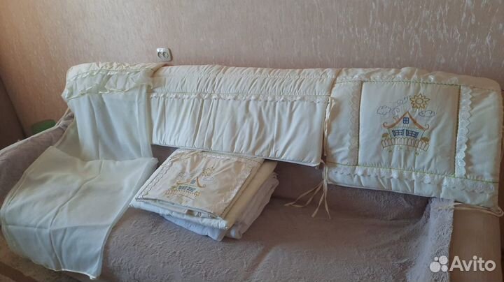 Бортики в детскую кроватку, одеяло и балдахин