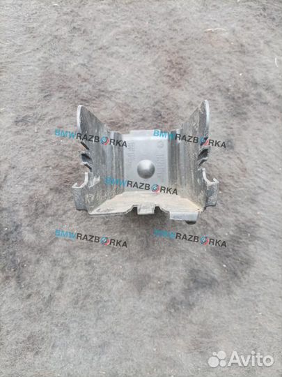 Накладка замка капота BMW 3 F30/F31/F34 рест. 2018