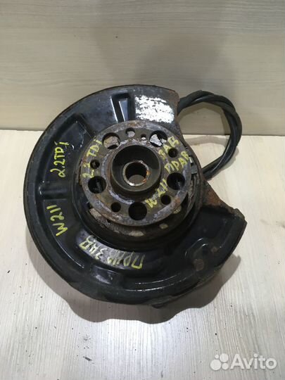 Кулак задний правый Mercedes W211 A2113508408