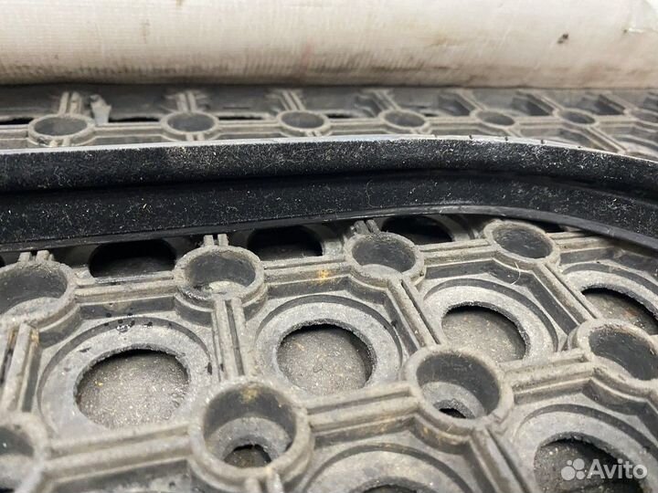 Уплотнитель стекла двери Scania 5-series