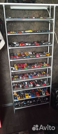 Стеллаж с машинками