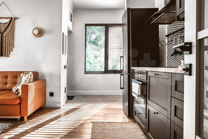 2-к. квартира, 57 м², 1/3 эт.