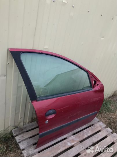 Дверь передняя правая peugeot 206