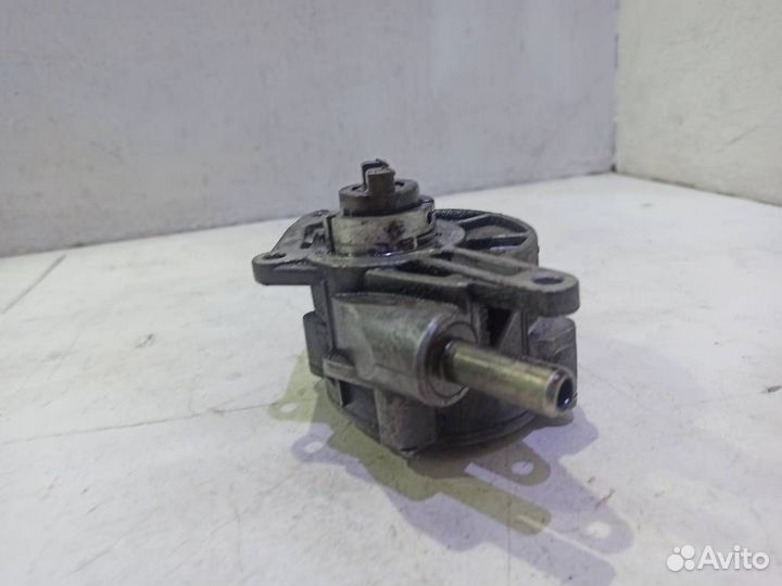 Вакуумный насос двигателя