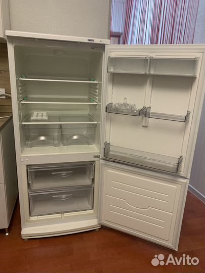 Холодильник Атлант двухкамерный б/у