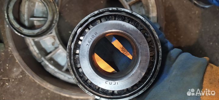 Подшипники 7610