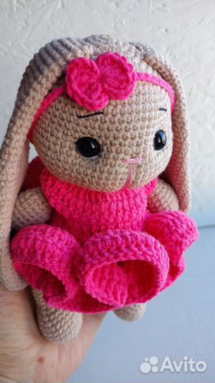 Зайка вязаная игрушка