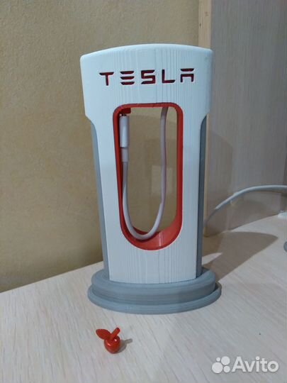 Зарядка tesla для смартфона (декор)