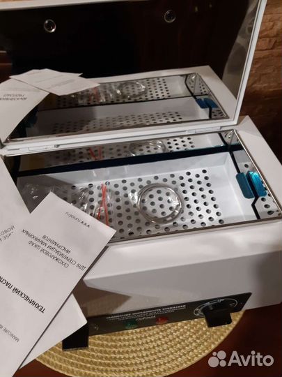 Сухожаровый шкаф для стерилизации маникюрн. инстр