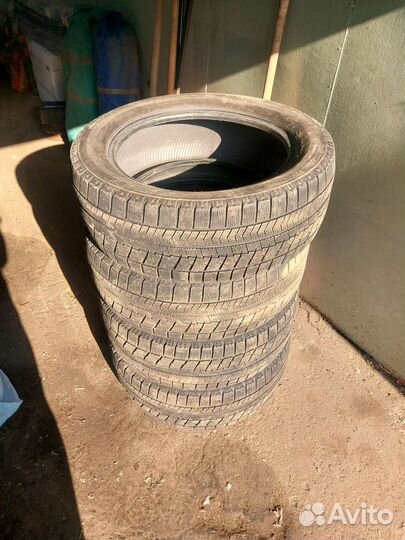 Bridgestone Blizzak VRX 215/55 R17 94Q