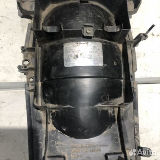 Пластик подрамника для Kawasaki ER6n 06-08