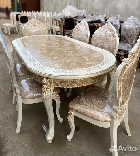 Кухонный стол и стулья