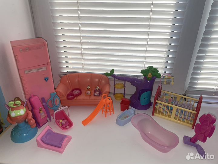 Мебель для кукол,машинка и детская швейная машинка