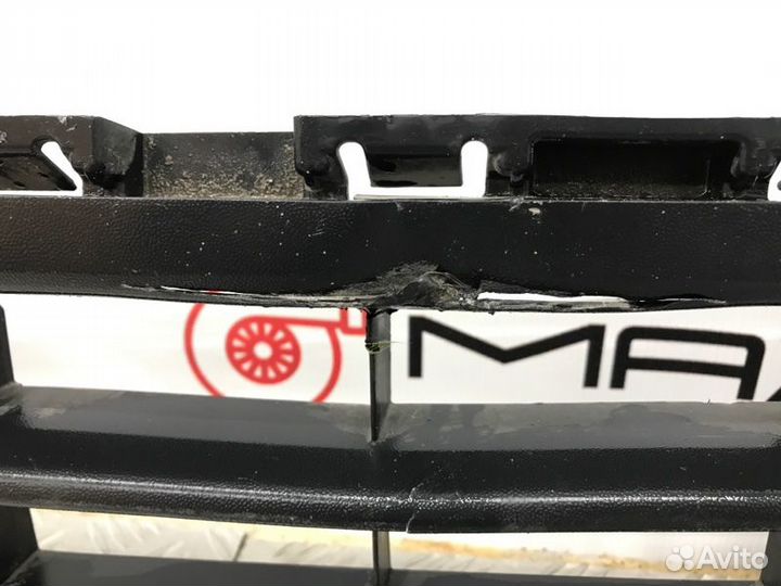 Б/У решетка радиатора передний Volkswagen Jetta