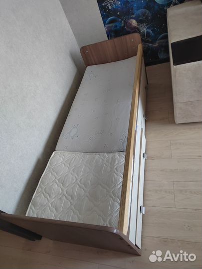 Детская кроватка с тумбочкой