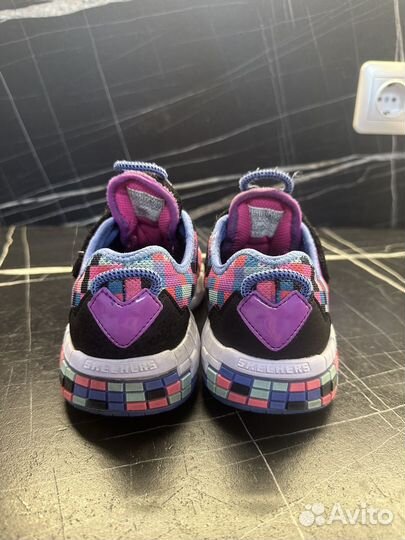 Кроссовки для девочки skechers