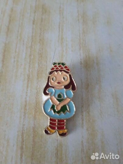 Значки. Кулон на цепочке