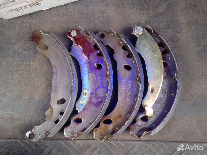 Задние тормозные колодки