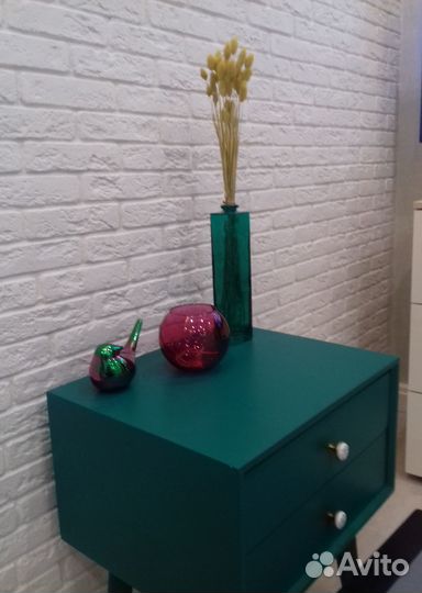 Ваза стеклянная, цвет фуксия