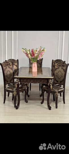 Стол и стулья