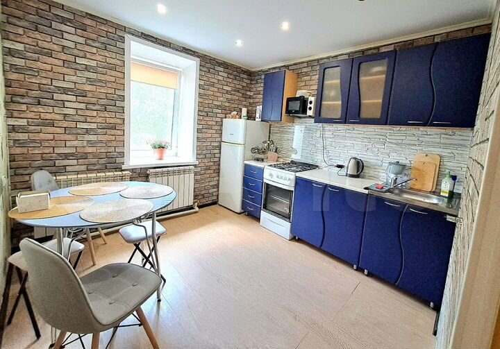 2-к. квартира, 40 м², 3/3 эт.