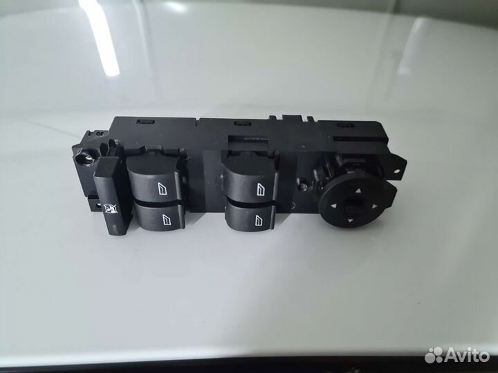 Блок управления стеклоподъемниками Ford Fiesta Mk6