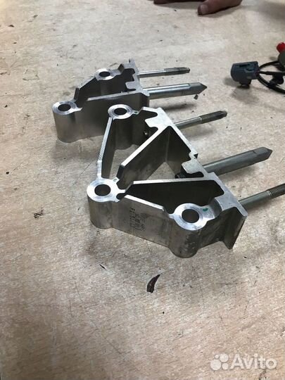 Кронштейн торпедо передний правый VW seat Alhambra