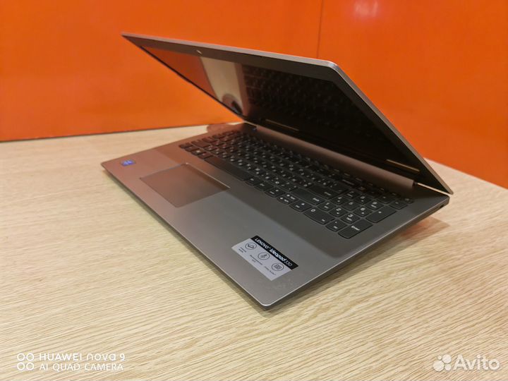 Стильный ноутбук Lenovo Silver