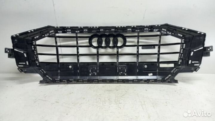 Решетка радиатора передняя Audi Q8 2019